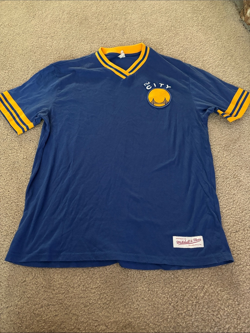 Mitchell & Ness The City Navy Tee with Yellow Trim men’s size medium